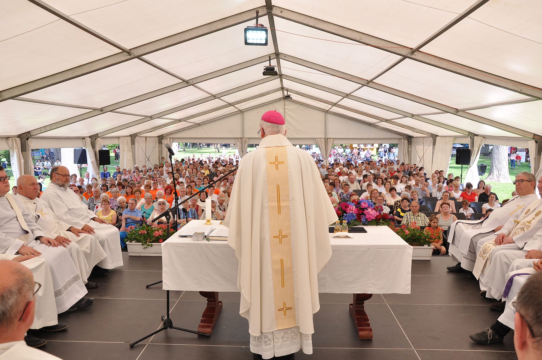 Közösségben ünnepelték pünkösd örömét a XIV. Egyházmegyei Napon a Bregyóban